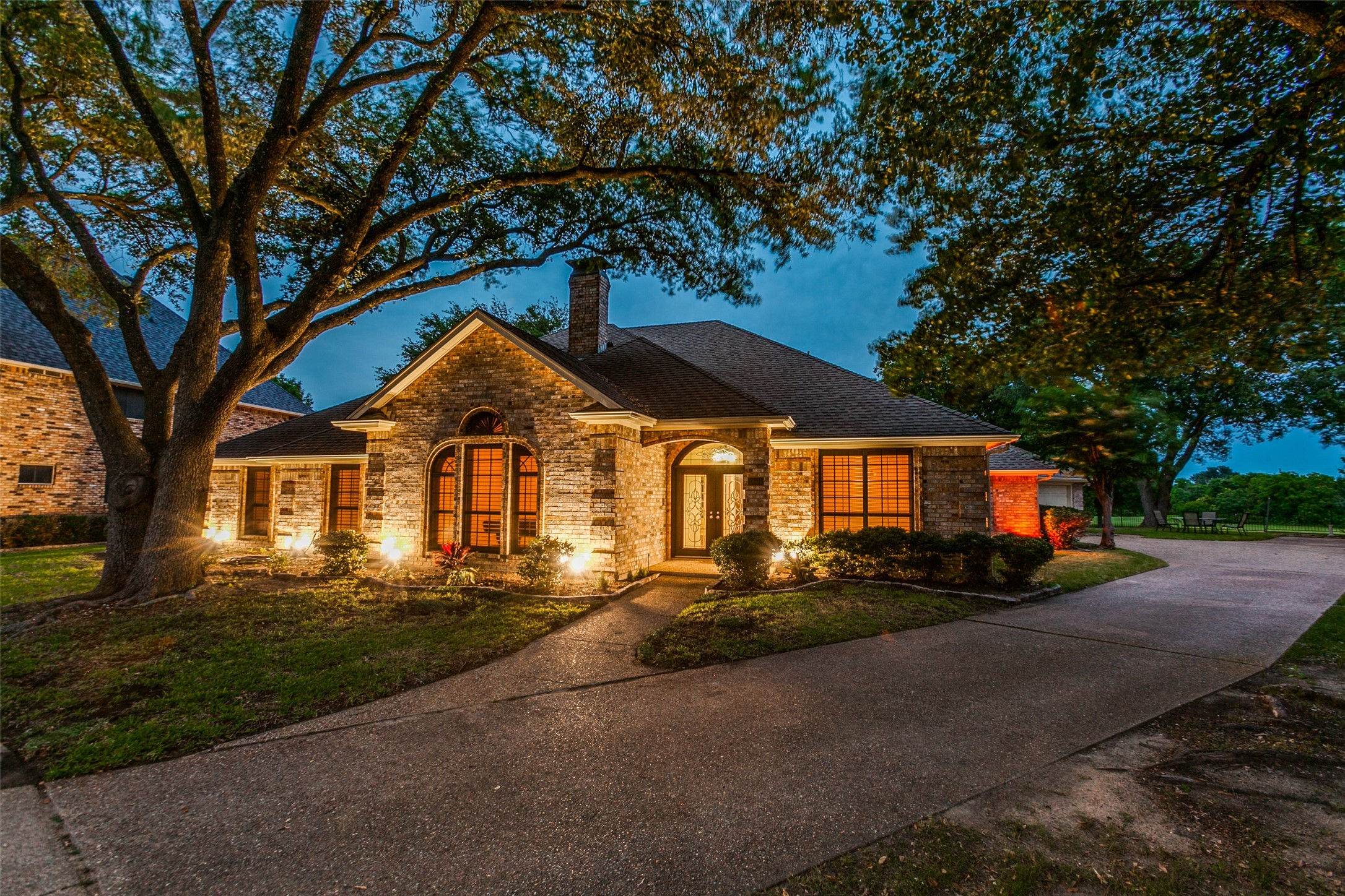 2601 Oak Point Drive Garland TX 75044