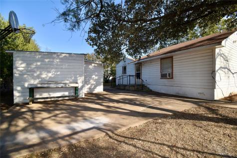 131 Nueva Drive Brady TX 76825