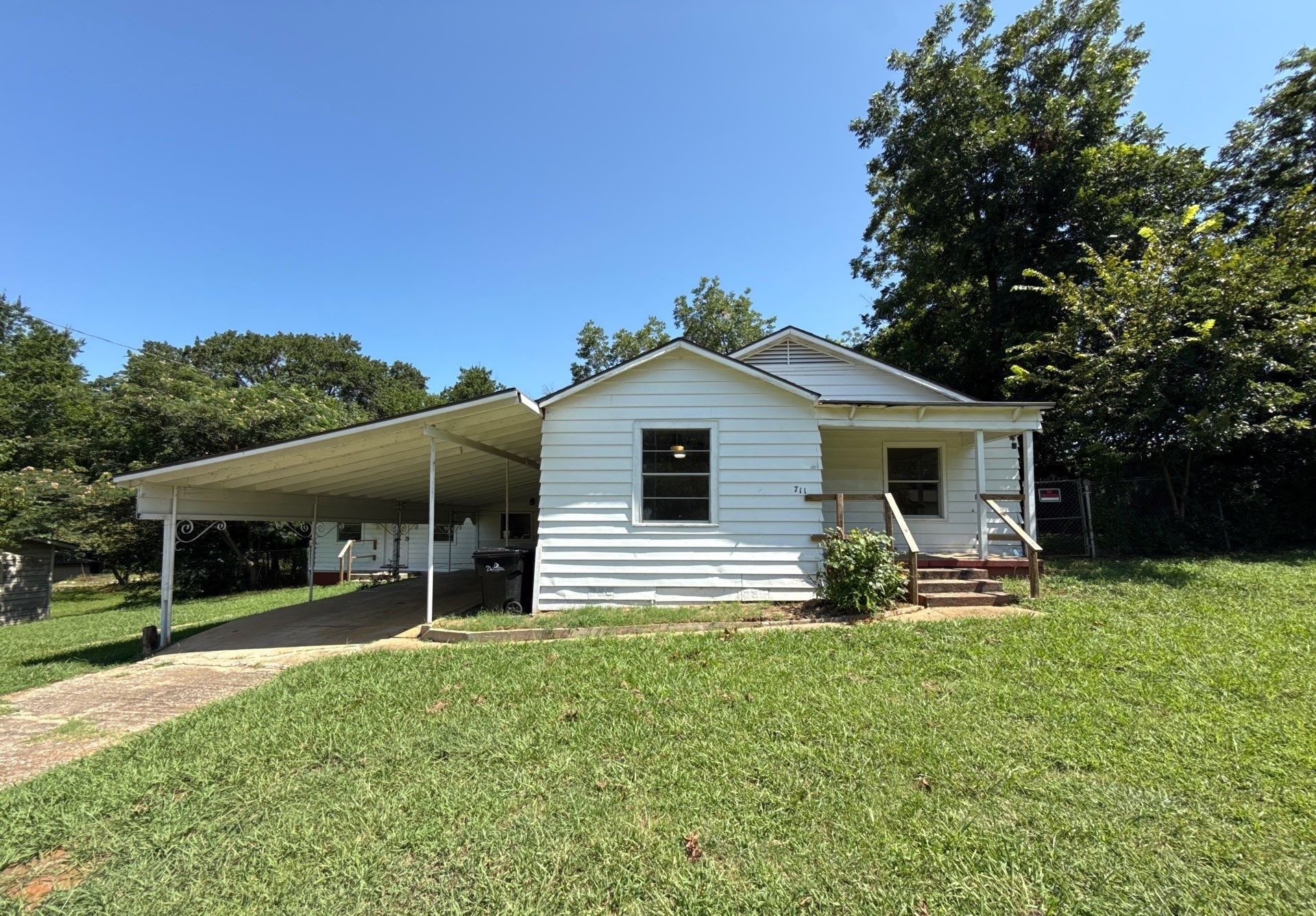 711 Dubois Street Denison TX 75020