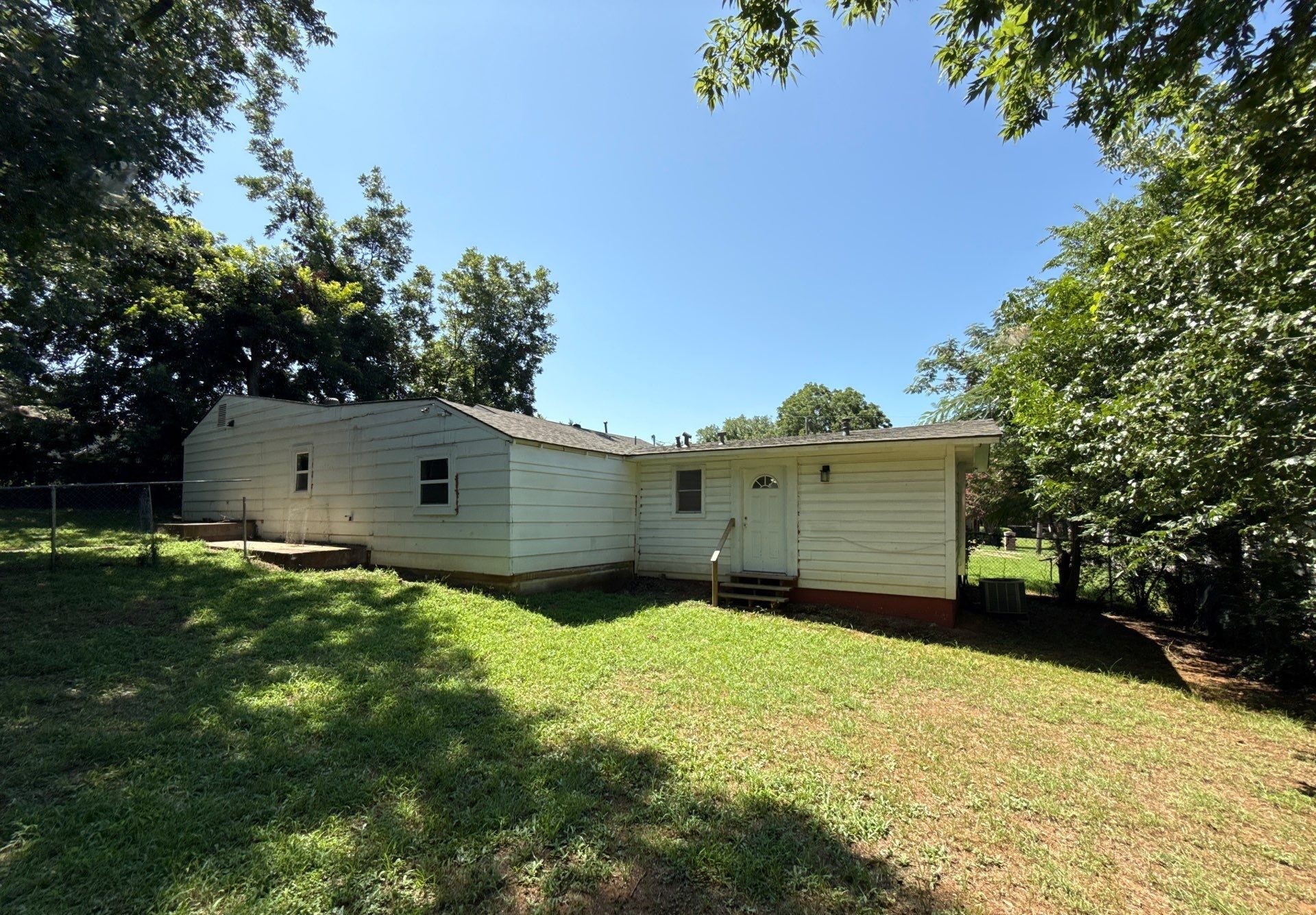 711 Dubois Street Denison TX 75020