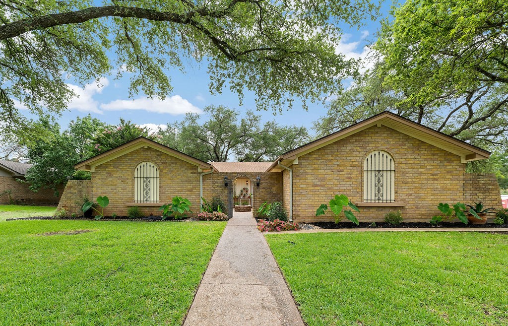 8596 Briargrove Drive Woodway TX 76712