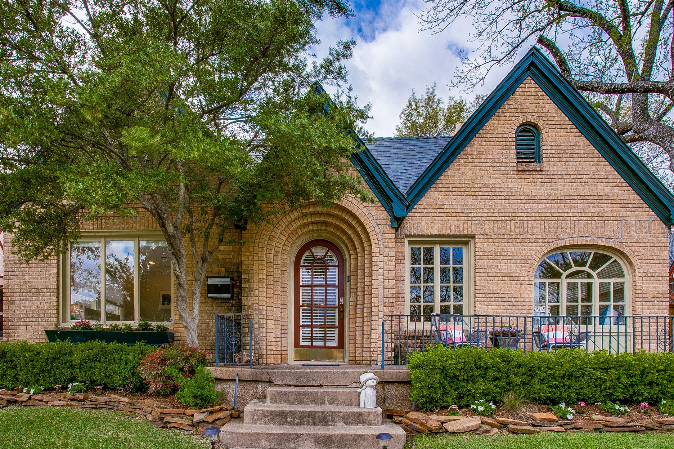 6915 Vivian Avenue Dallas TX 75223