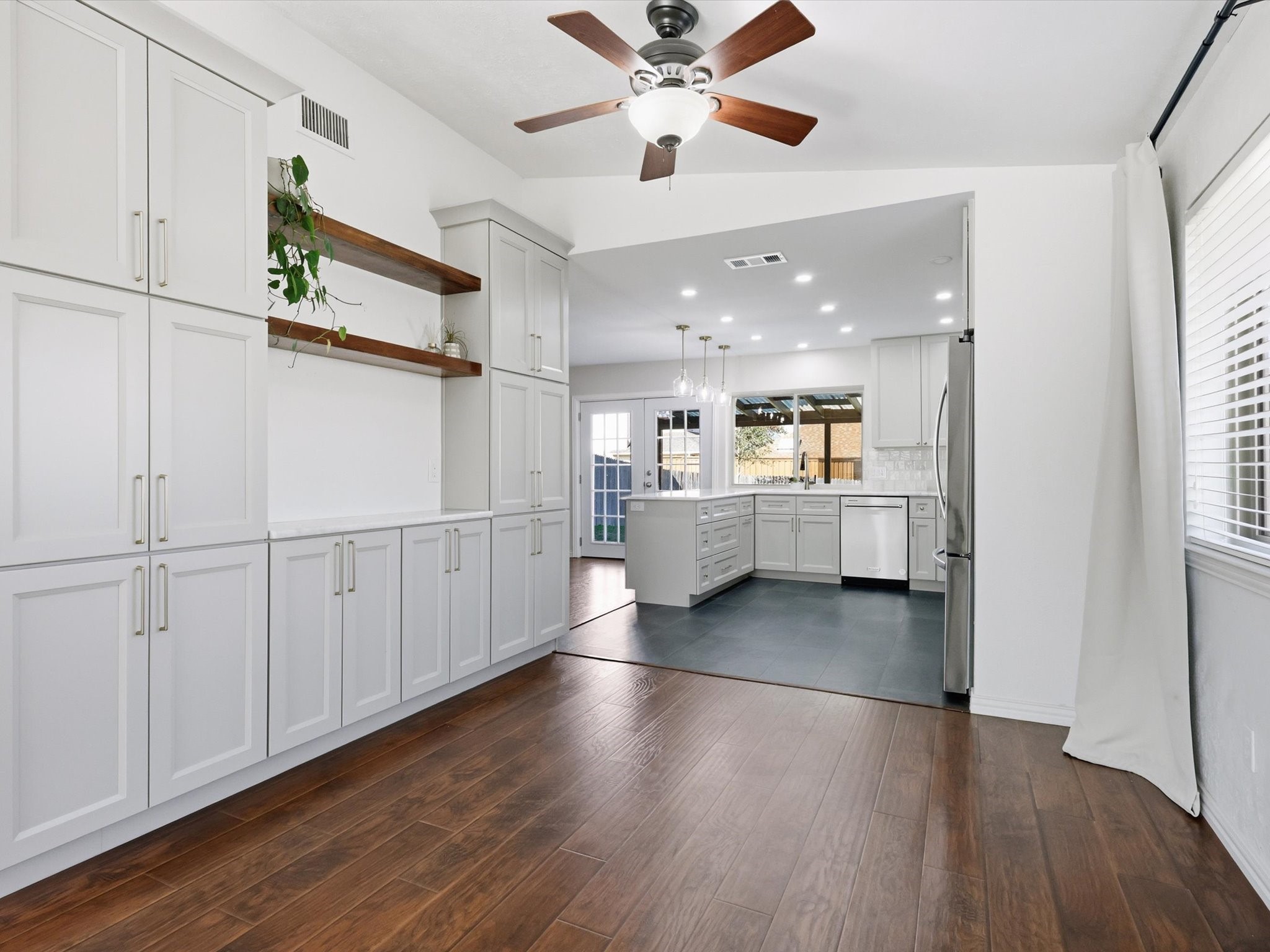 2011 Clearfield Circle Richardson TX 75081