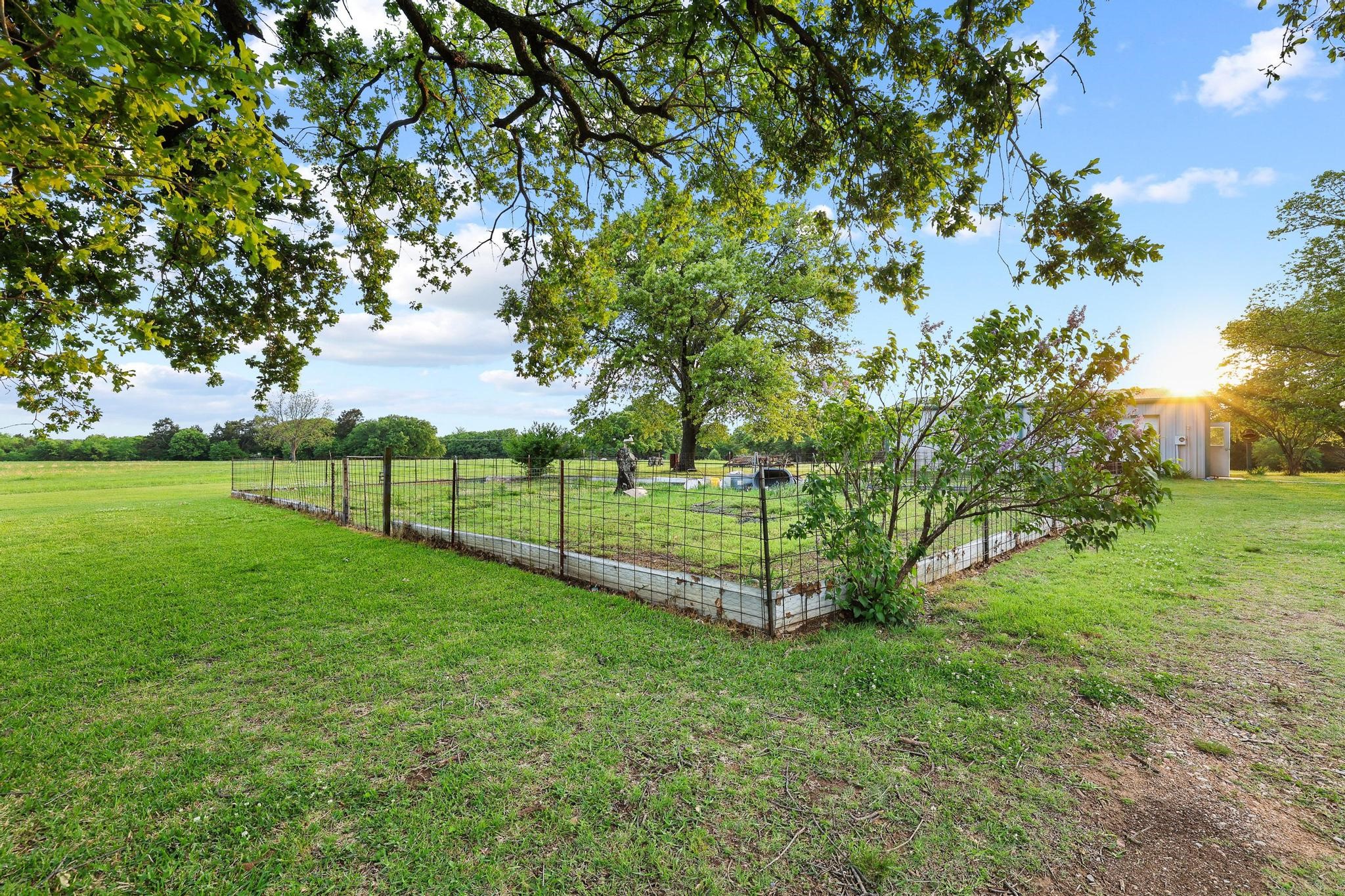 642 Earl Road Sadler TX 76264