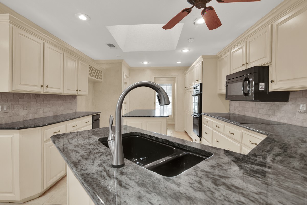 2521 Brookhaven Drive Denison TX 75020