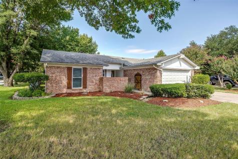 1112 Thistle Court Benbrook TX 76126