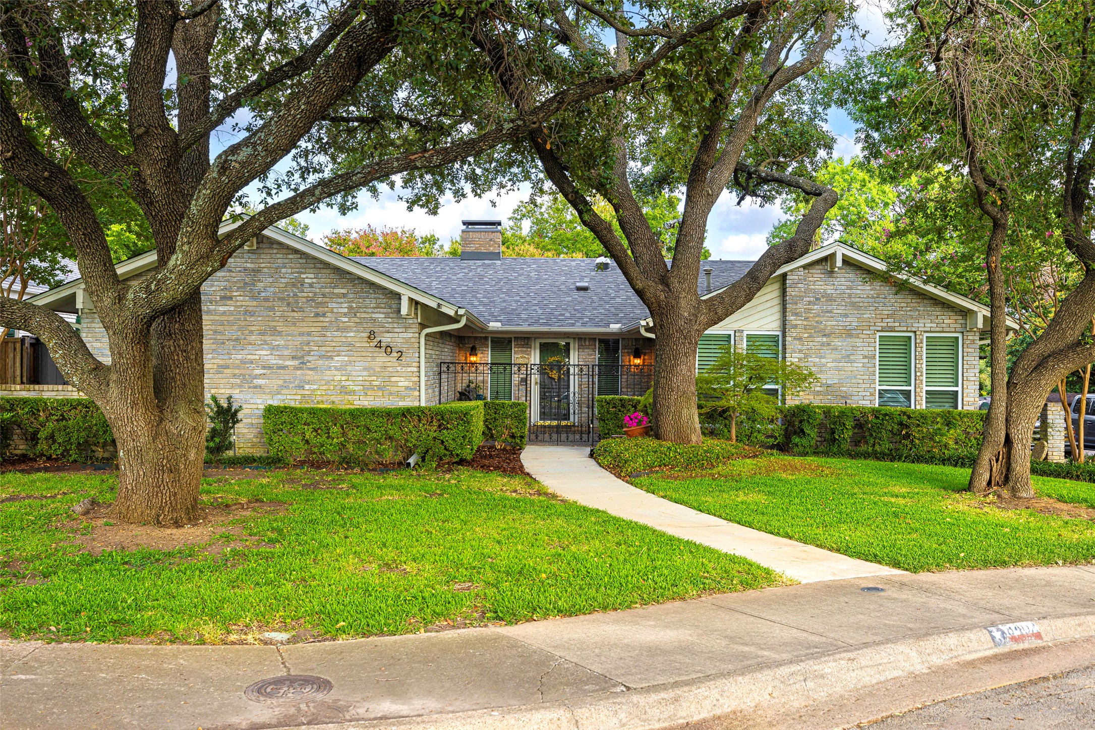 8402 Club Meadows Drive Dallas TX 75243