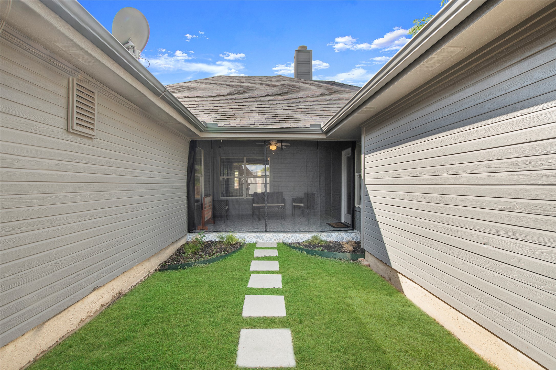 2004 Cedar Crest Boulevard Dallas TX 75203