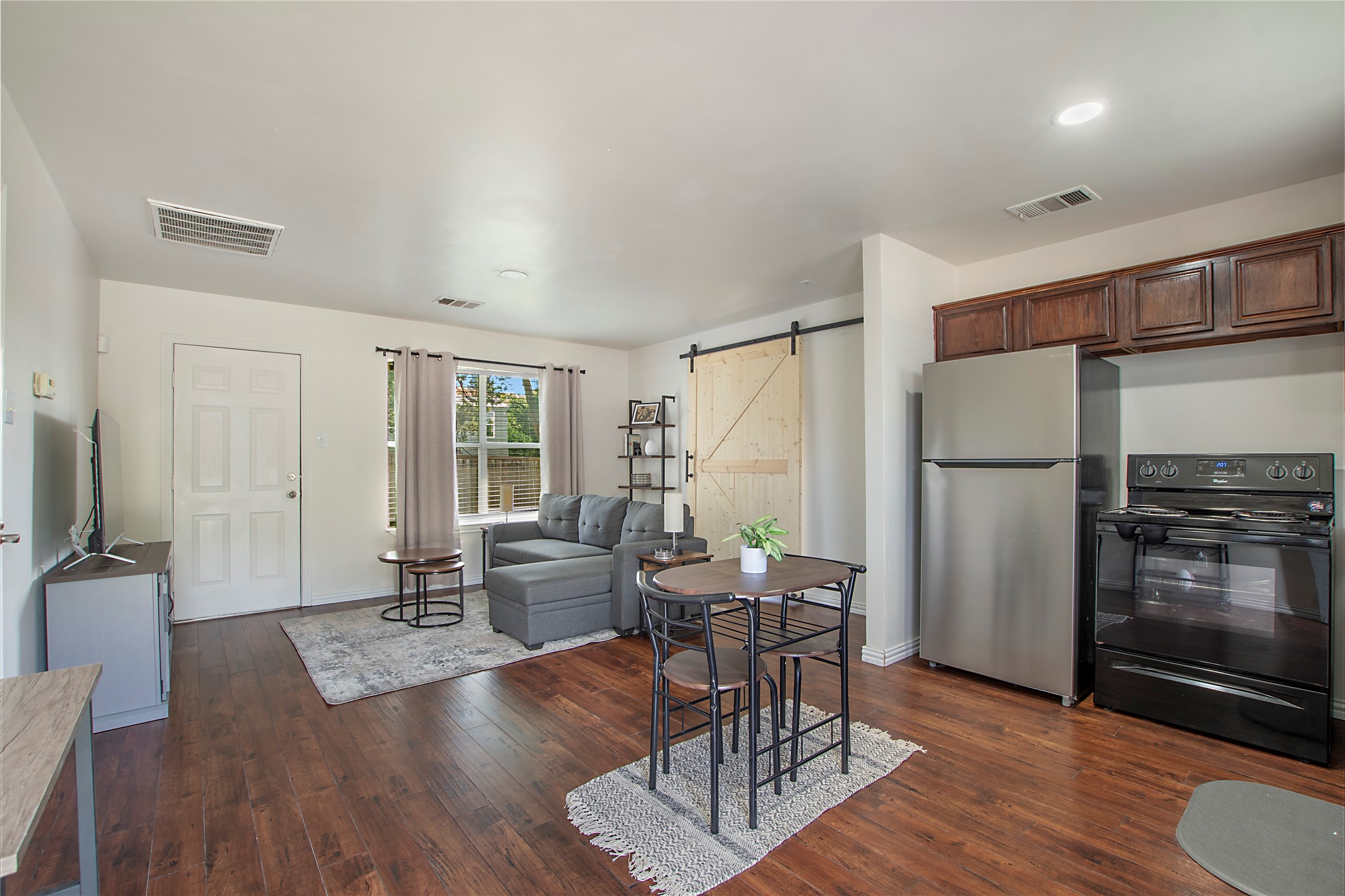 2004 Cedar Crest Boulevard Dallas TX 75203