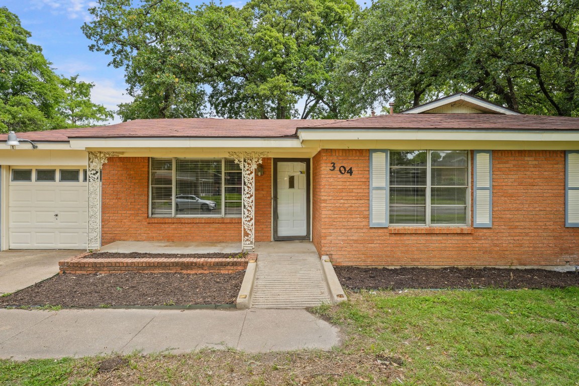 304 W Cheryl Avenue Hurst TX 76053