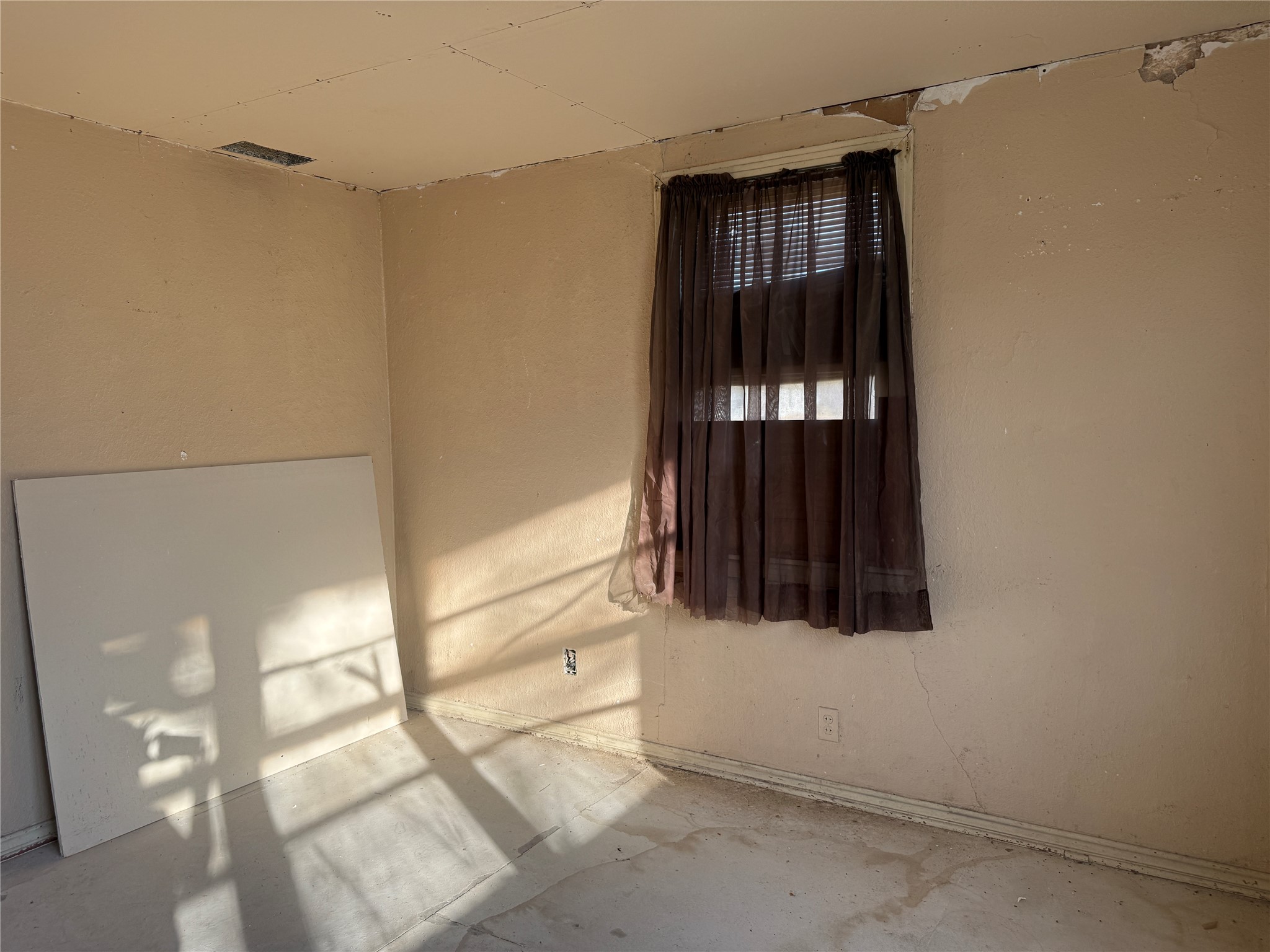 206 E Colorado Groesbeck TX 76642
