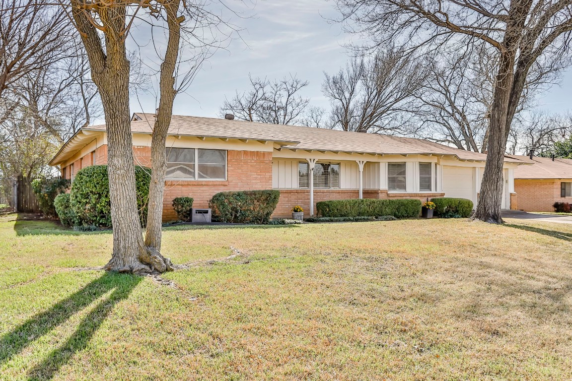 409 Glenwood Terrace Hurst TX 76053