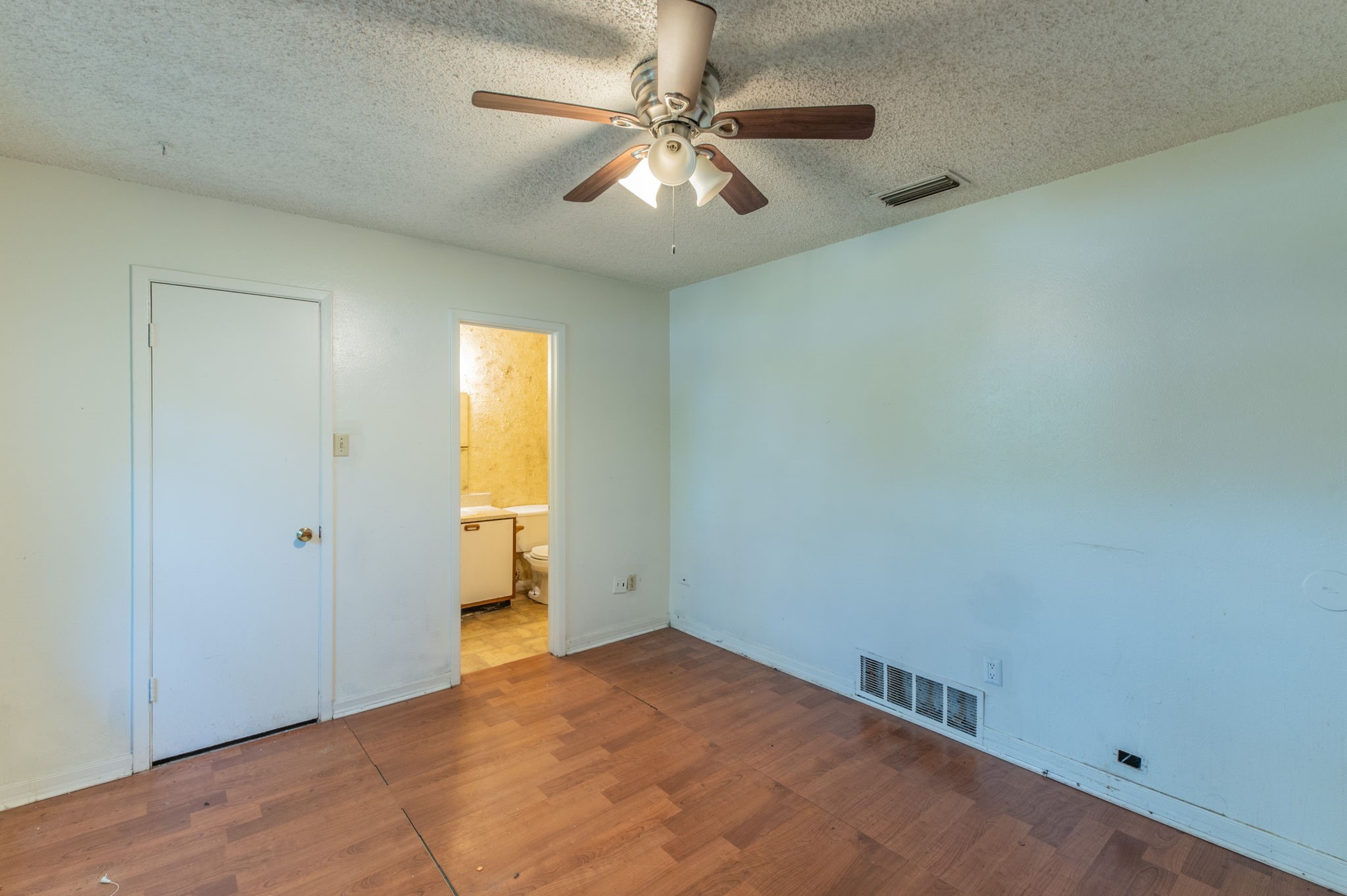 10431 Kinslow Drive Dallas TX 75217
