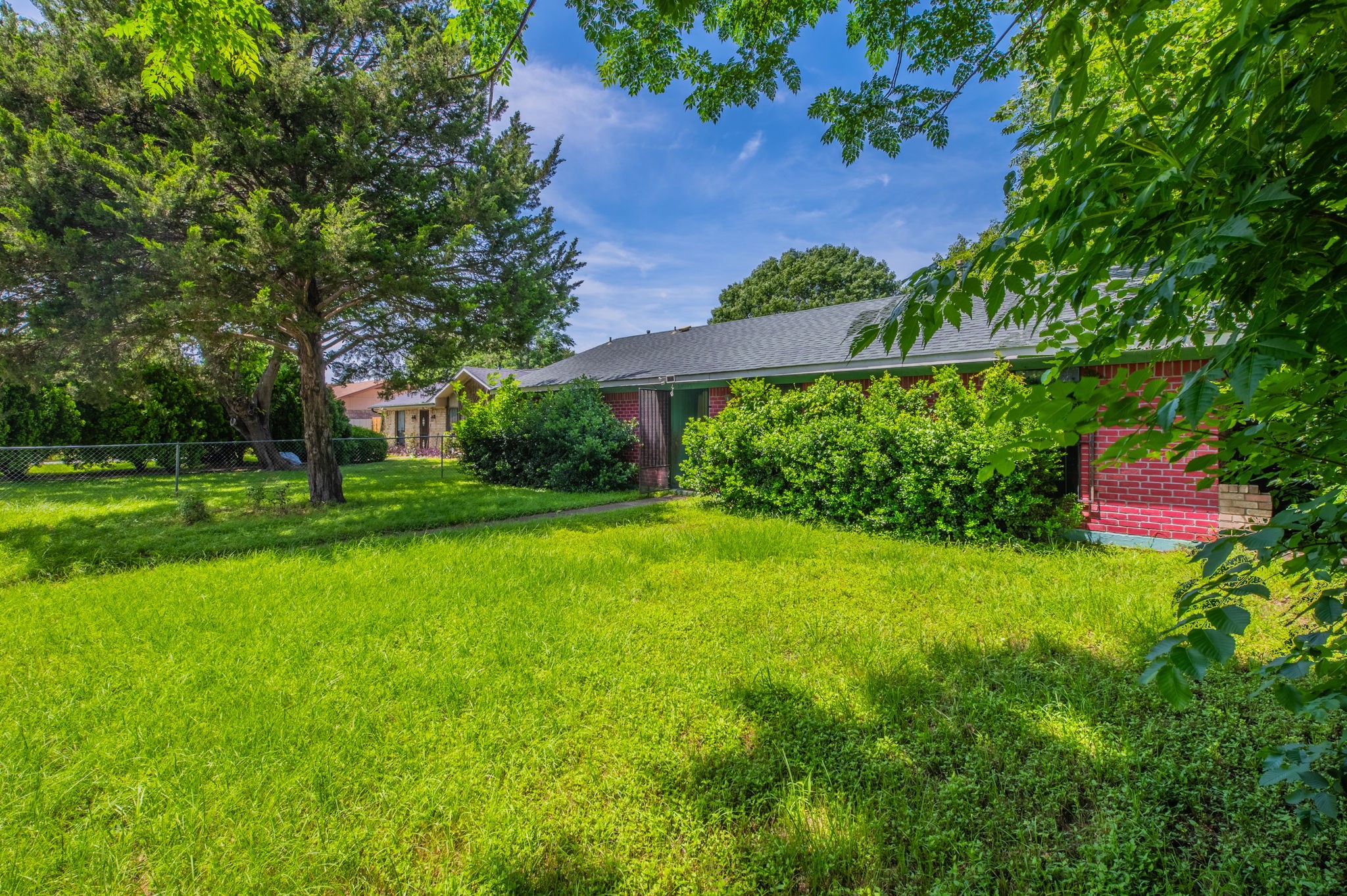 10431 Kinslow Drive Dallas TX 75217