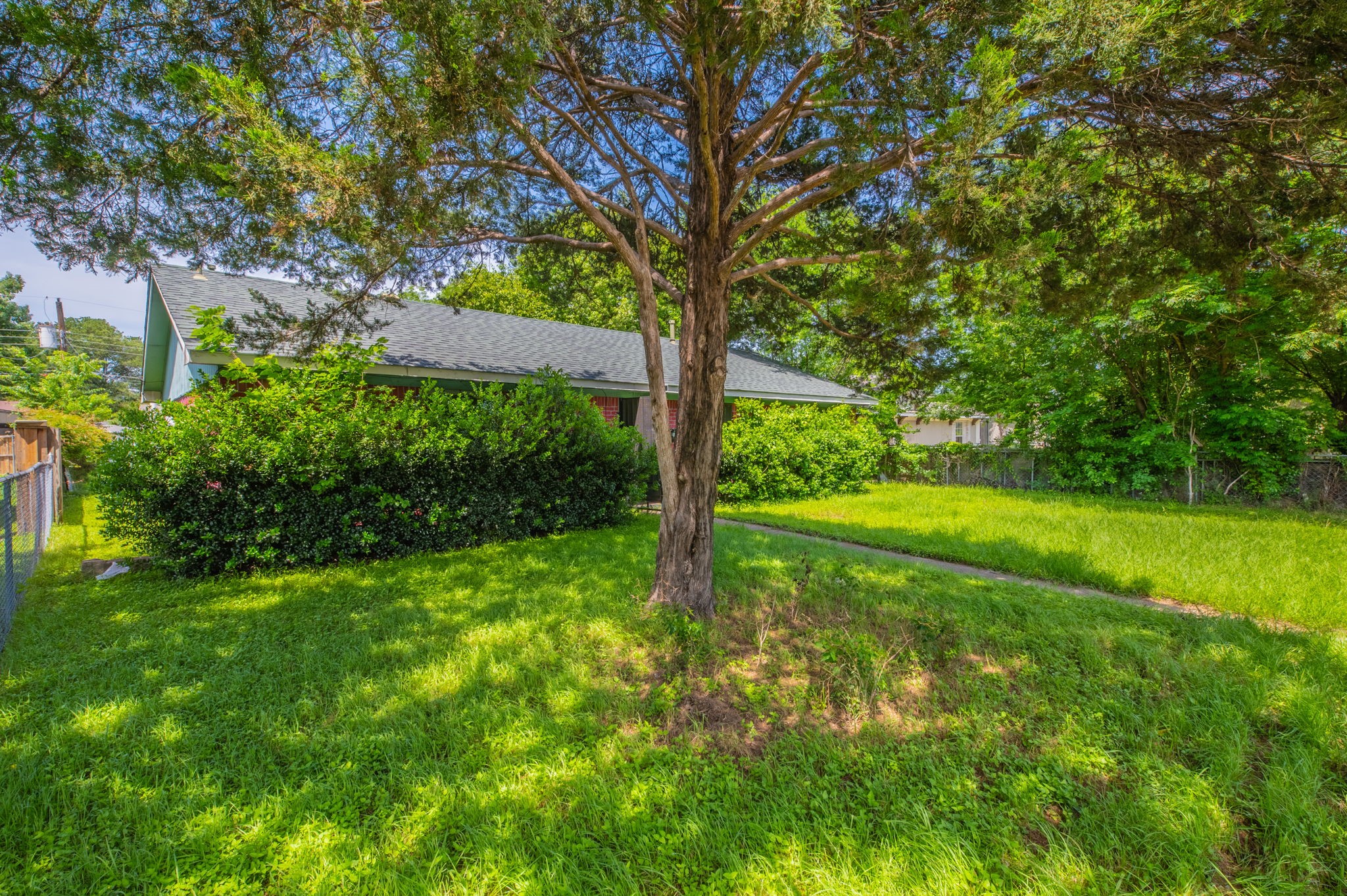 10431 Kinslow Drive Dallas TX 75217