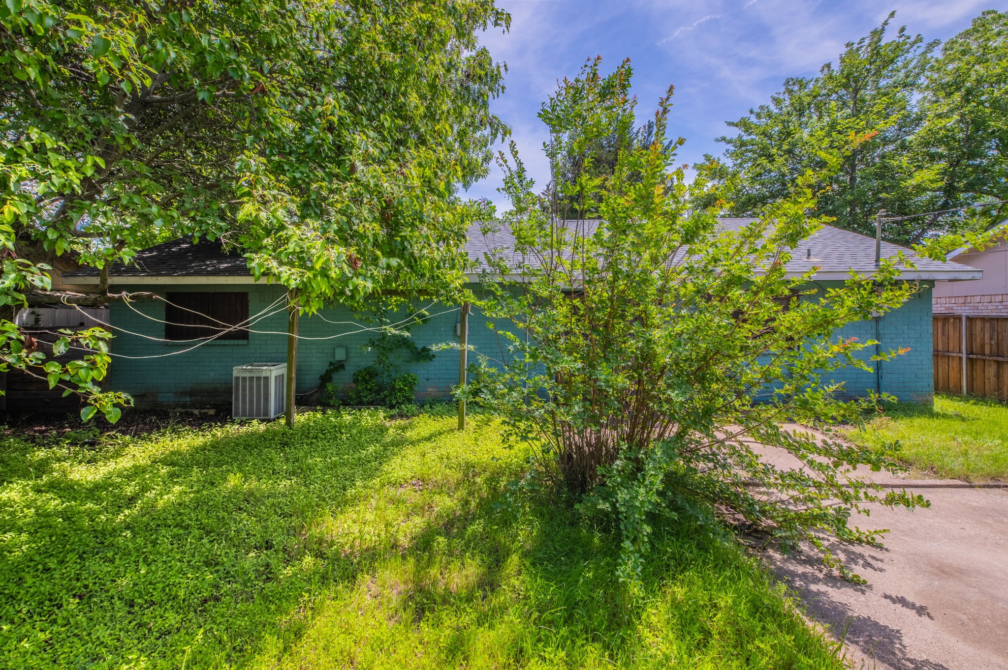 10431 Kinslow Drive Dallas TX 75217
