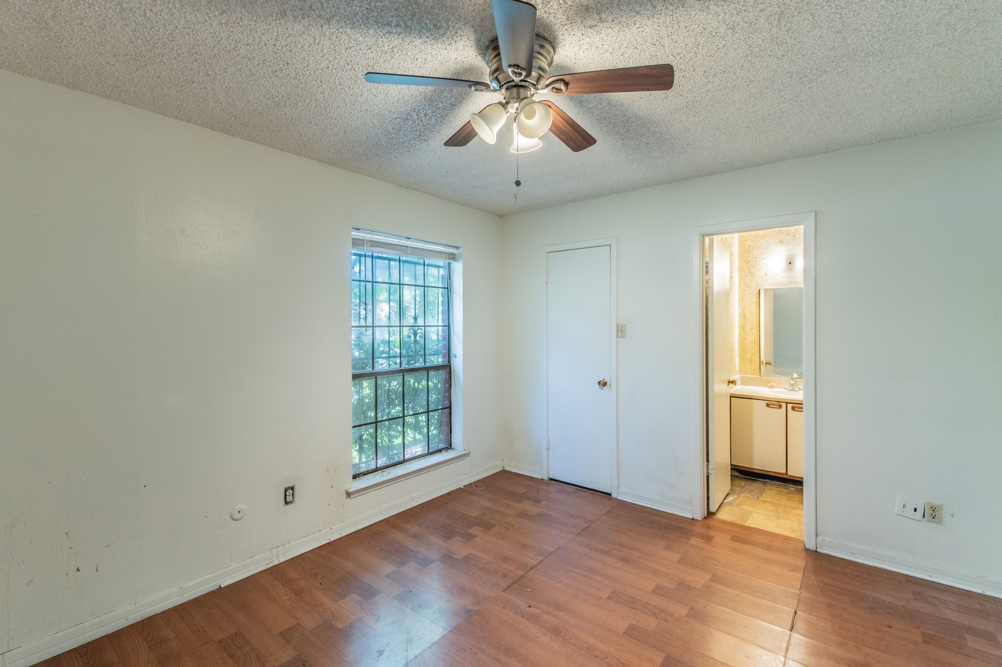 10431 Kinslow Drive Dallas TX 75217