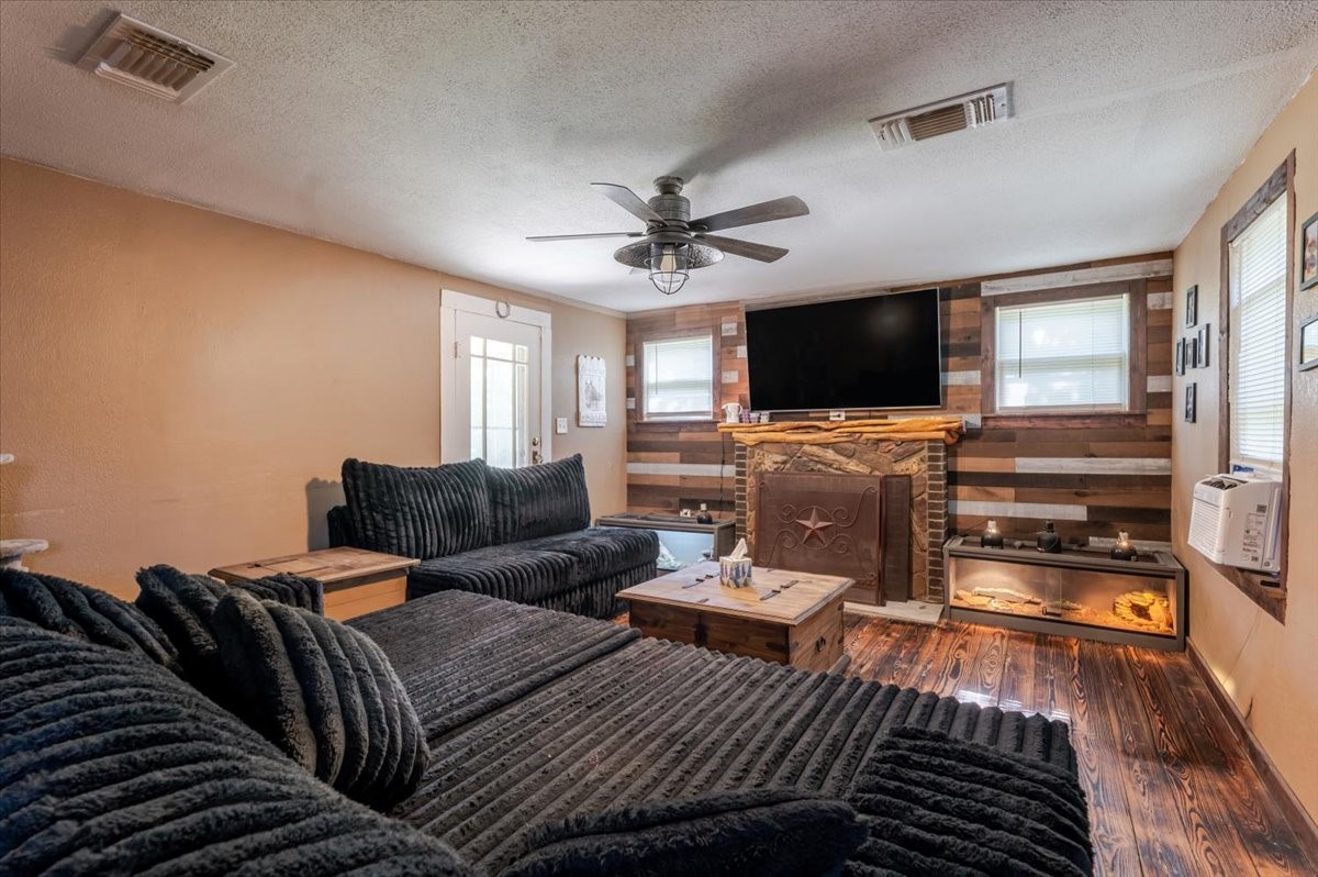2105 Indian Creek Road Mineral Wells TX 76067