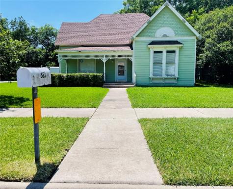 621 S Grand Avenue Gainesville TX 76240