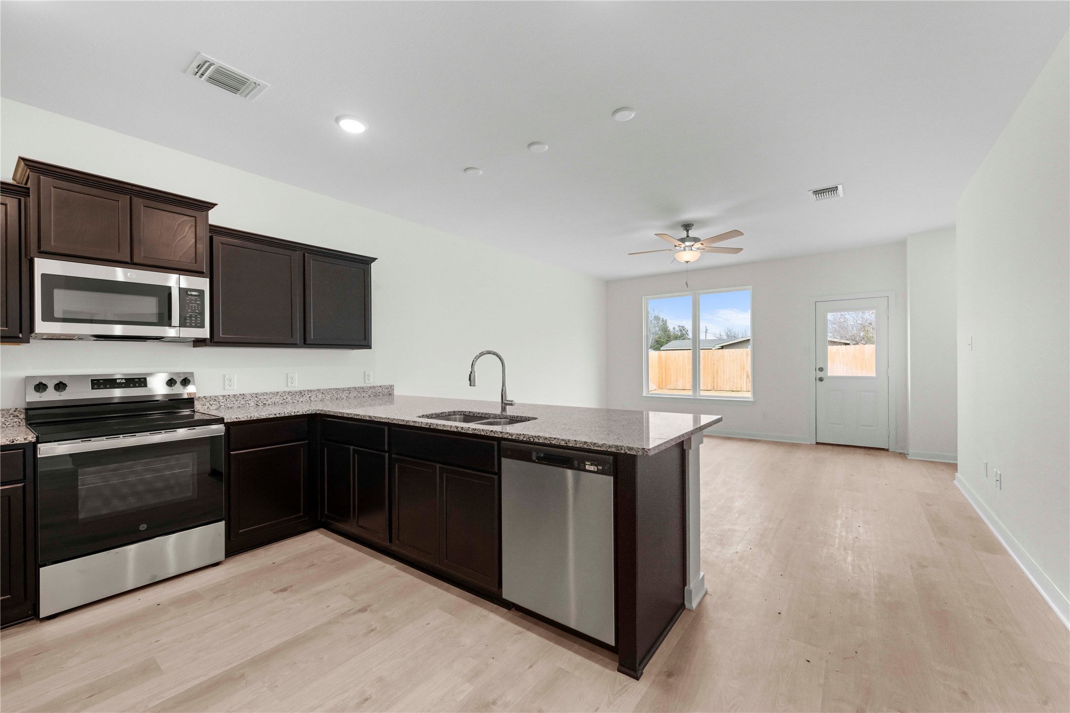 121 Adaline Bend Mcgregor TX 76657