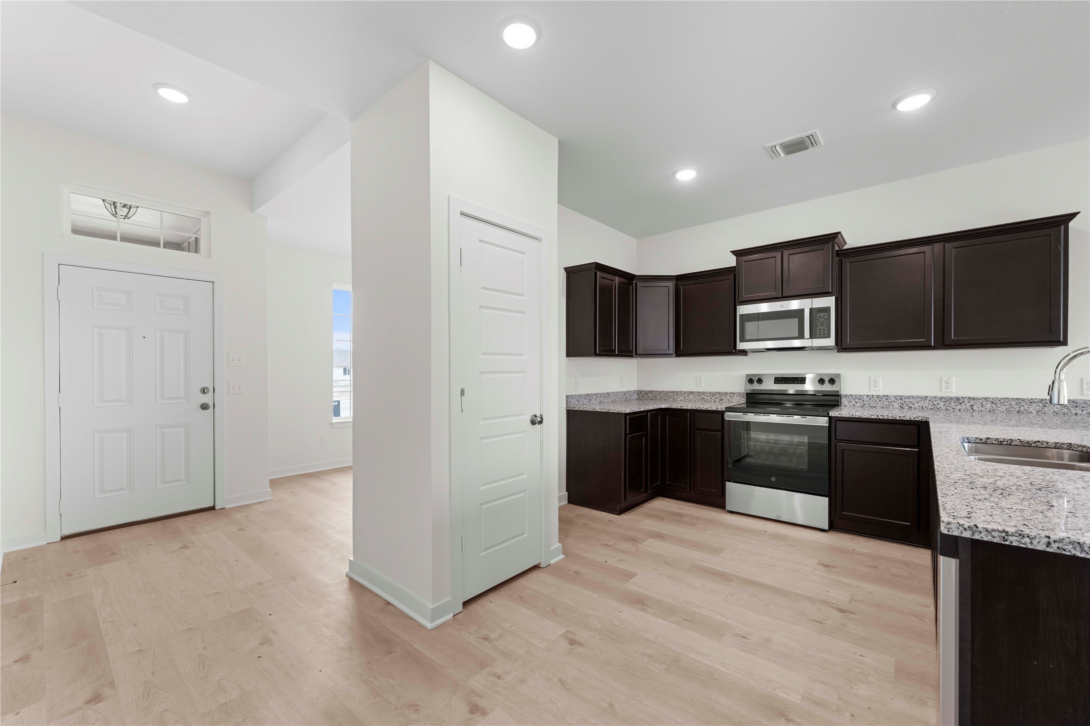 121 Adaline Bend Mcgregor TX 76657
