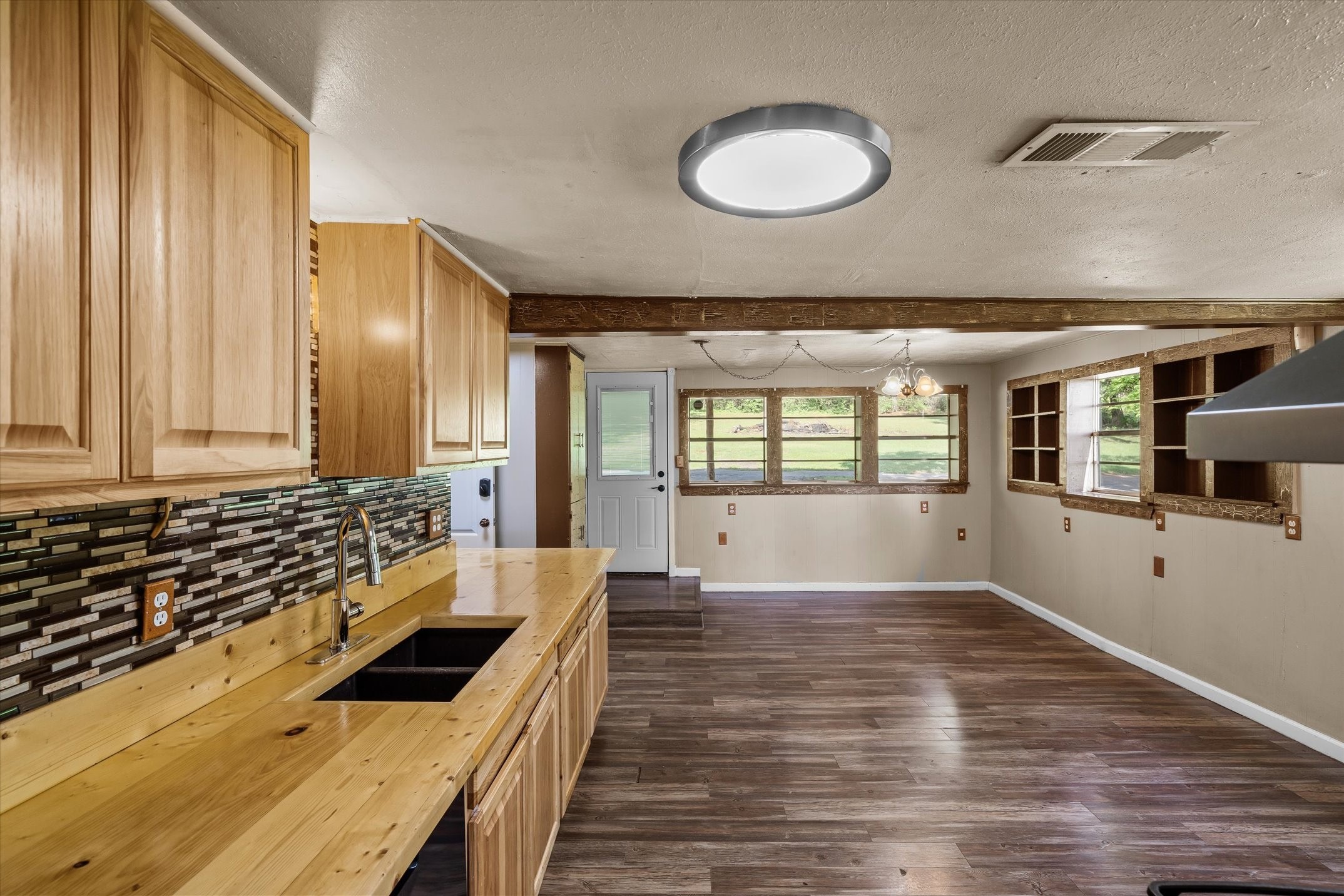 505 N Willis Street Daingerfield TX 75638