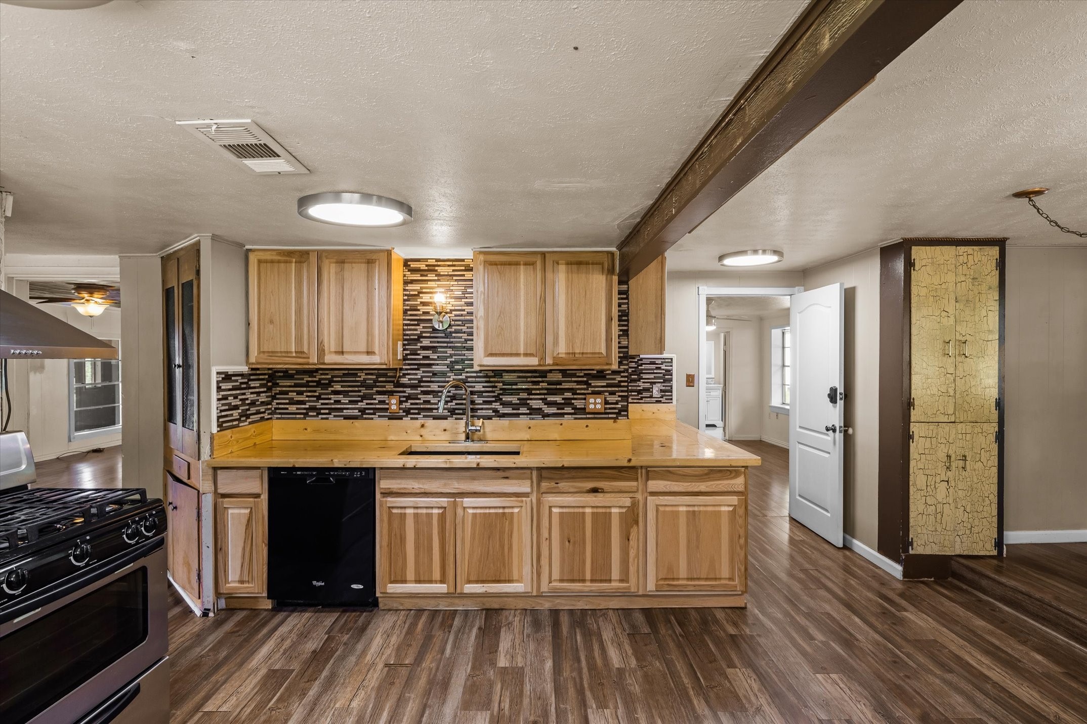 505 N Willis Street Daingerfield TX 75638