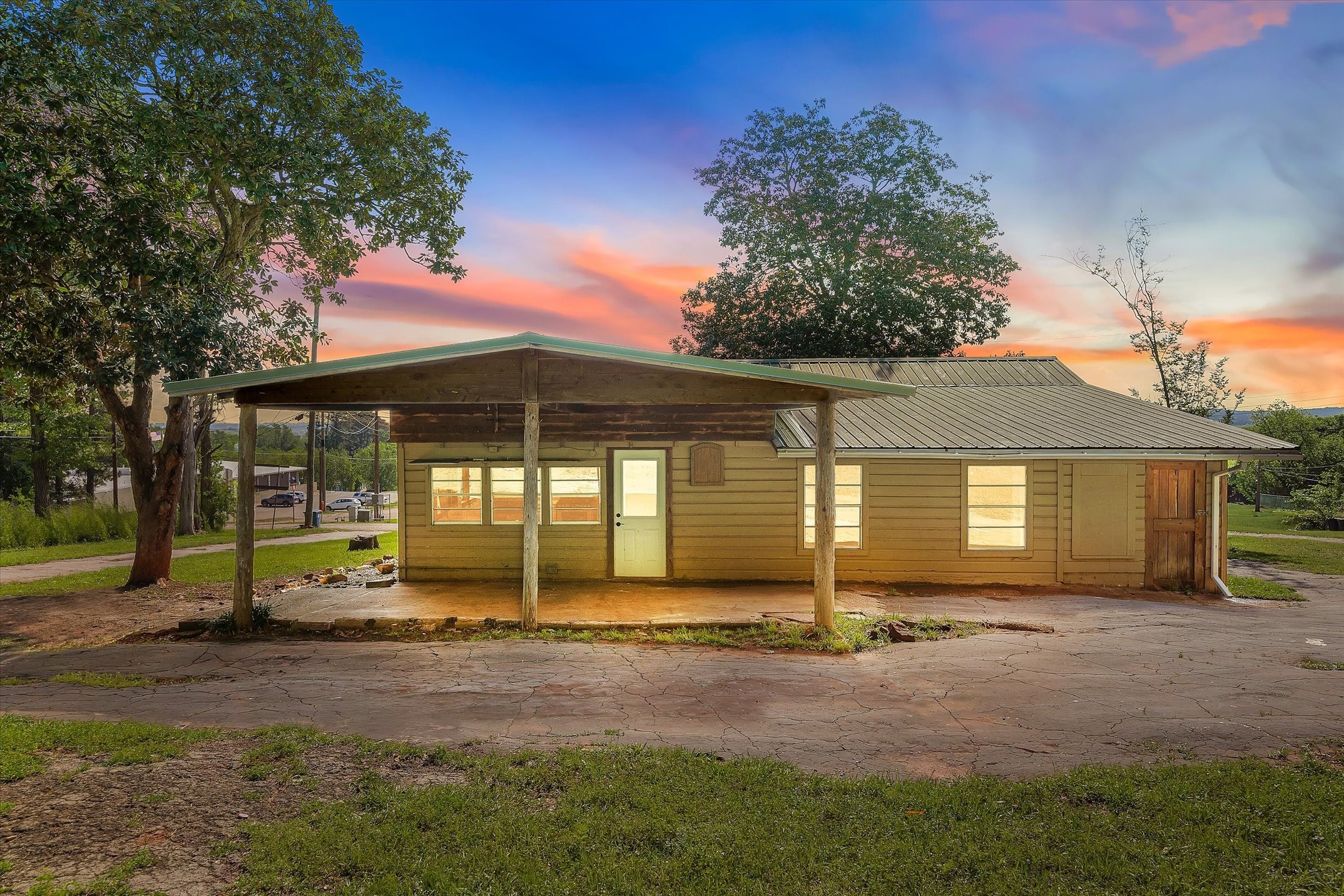 505 N Willis Street Daingerfield TX 75638