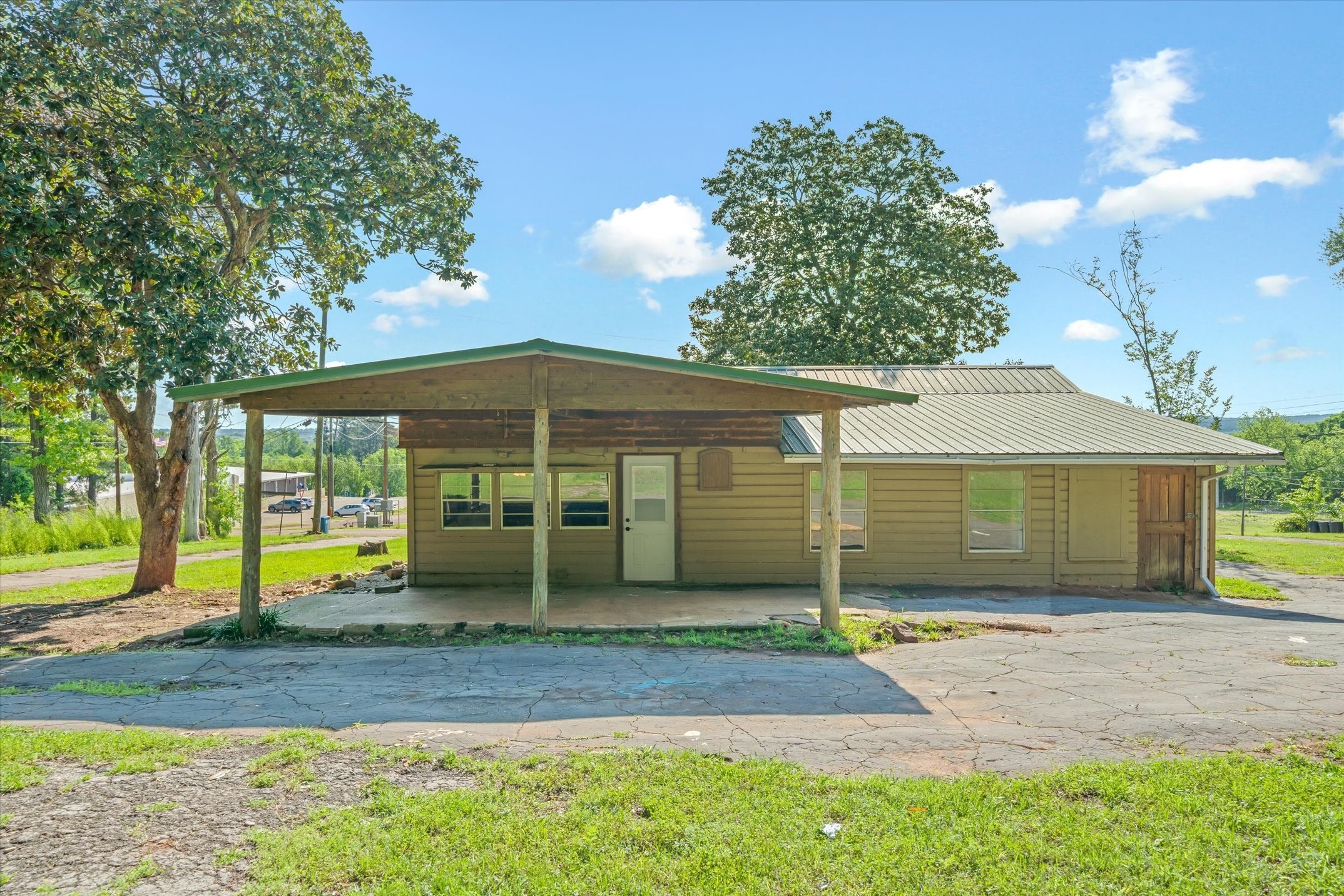 505 N Willis Street Daingerfield TX 75638