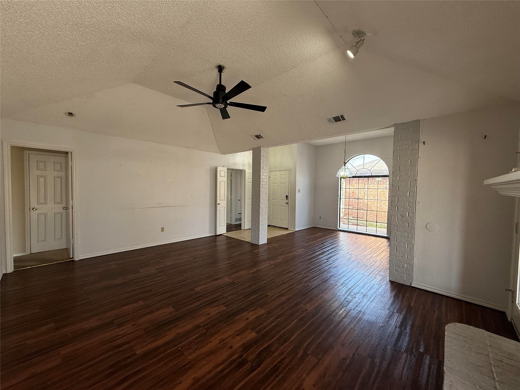 6115 Meadowside Trail Arlington TX 76017