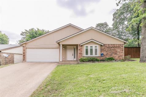 4817 Crestmont Court Arlington TX 76017
