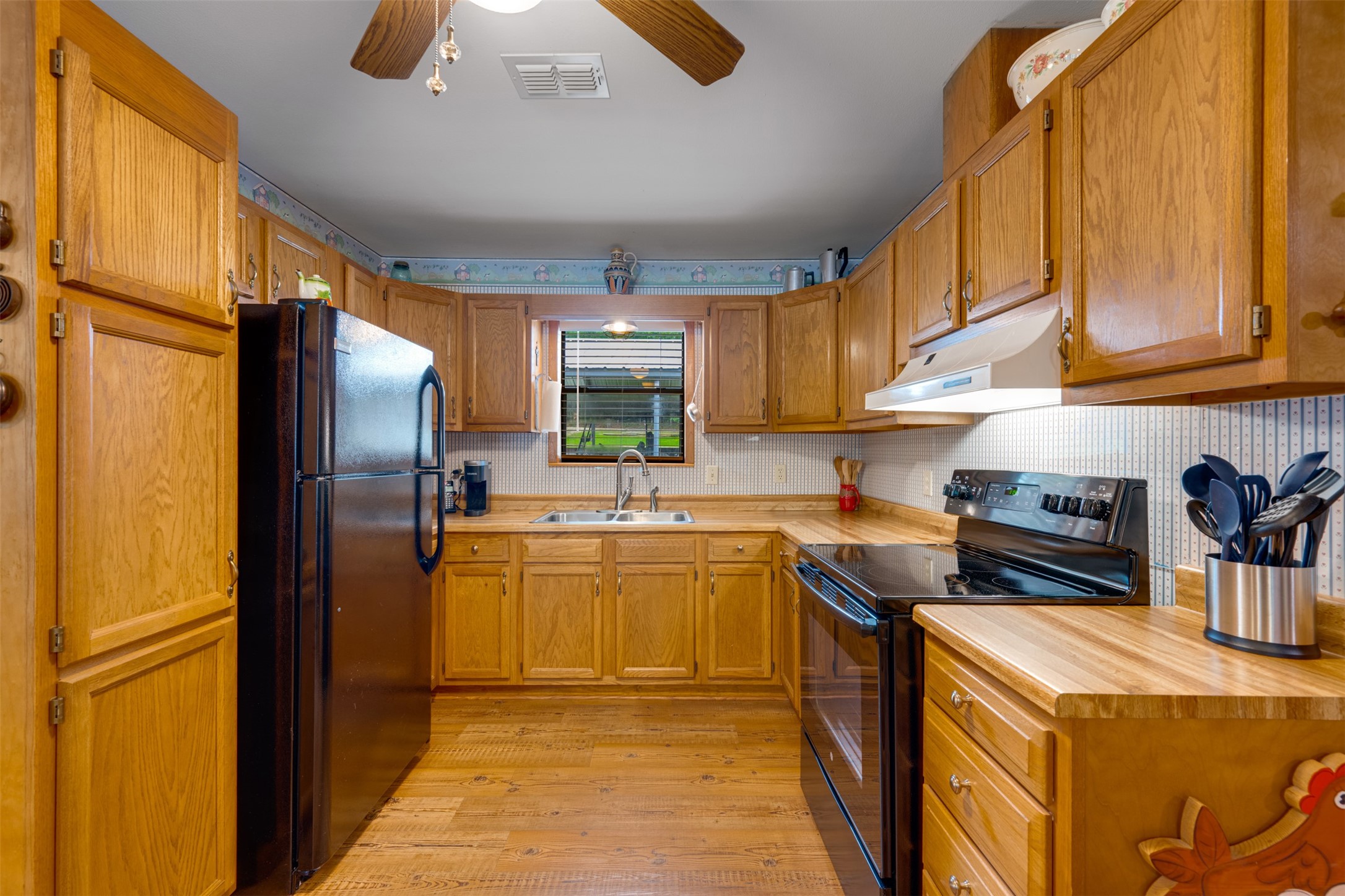 20 Waco Elkhart TX 75839