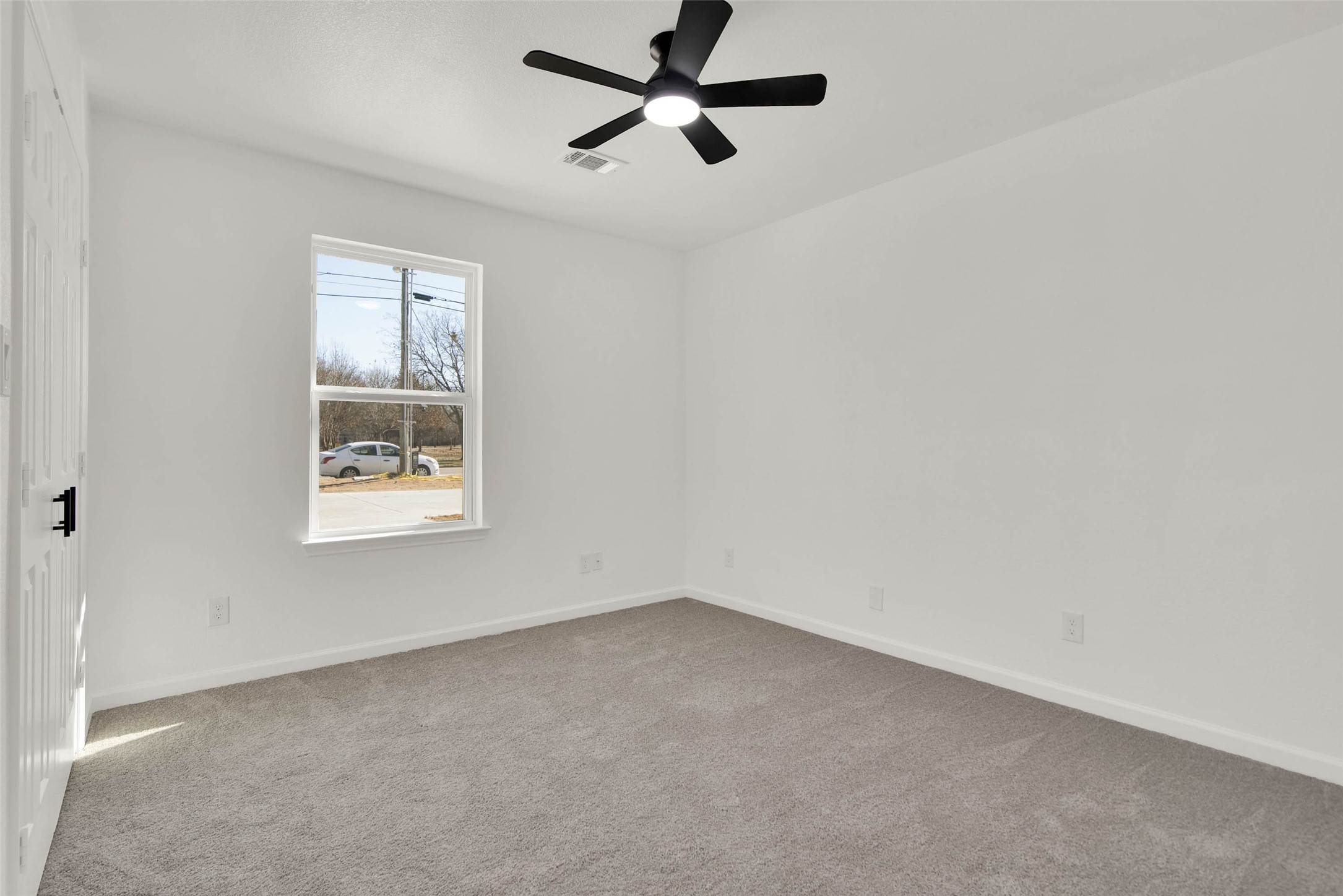 1011 S Grand Gainesville TX 76240