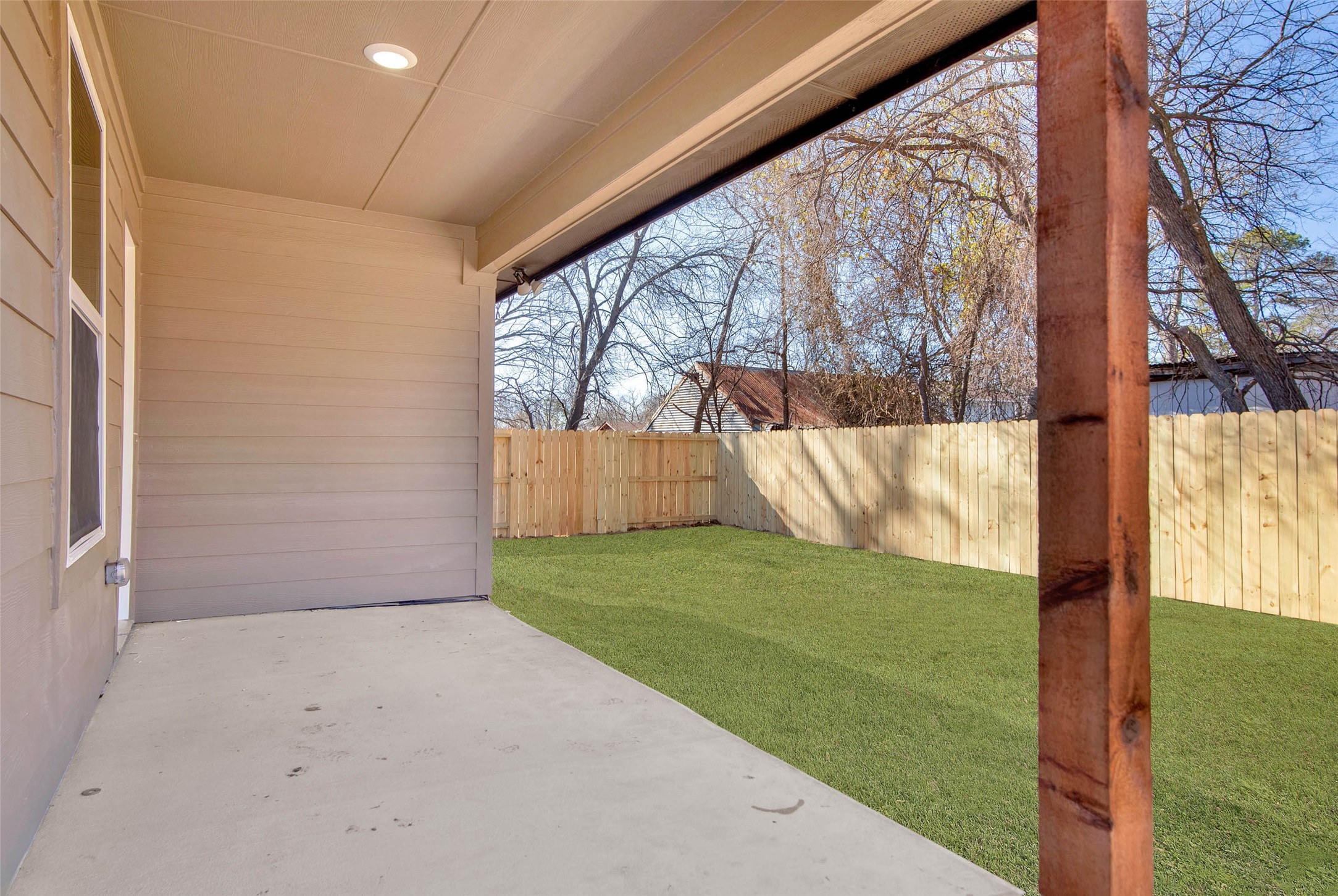 1011 S Grand Gainesville TX 76240