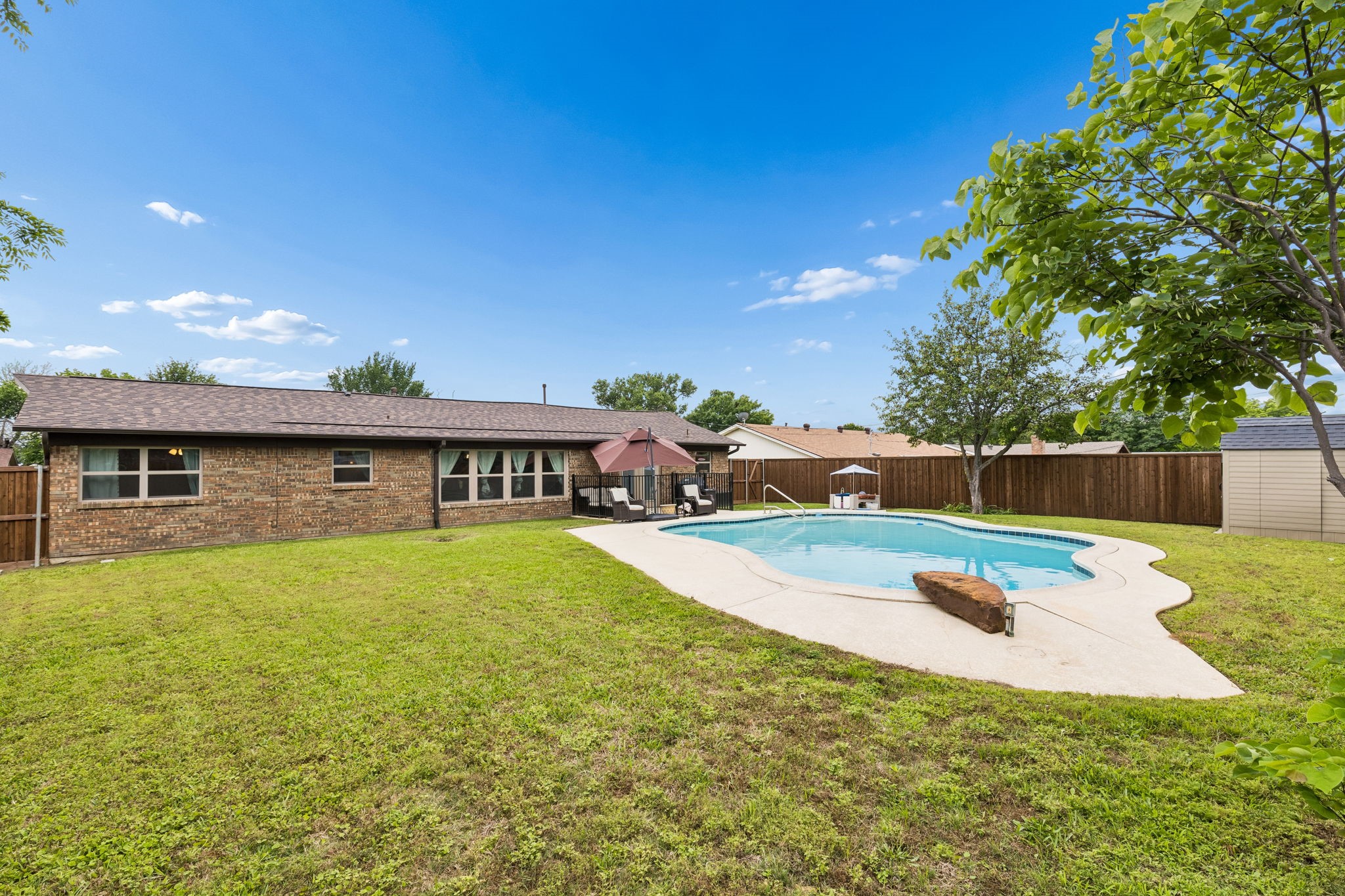 404 Glenwood Terrace Hurst TX 76053