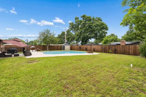 404 Glenwood Terrace Hurst TX 76053