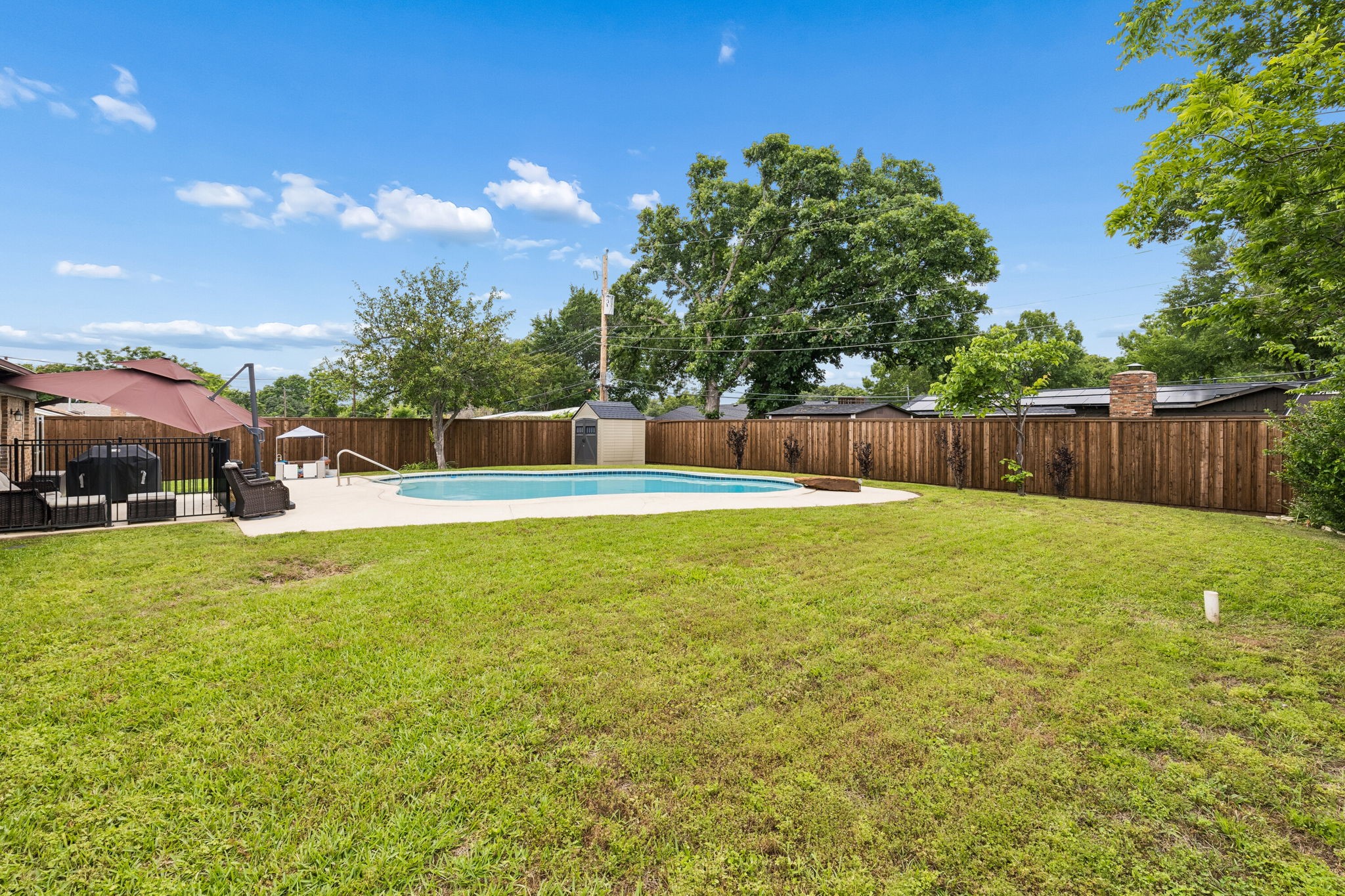 404 Glenwood Terrace Hurst TX 76053