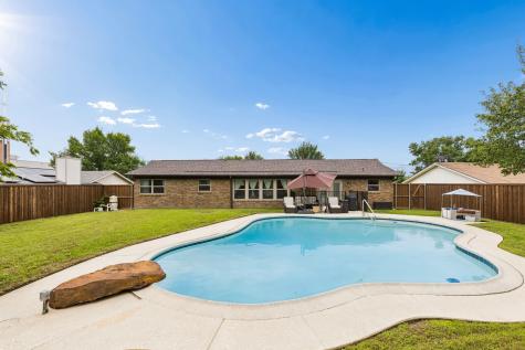404 Glenwood Terrace Hurst TX 76053