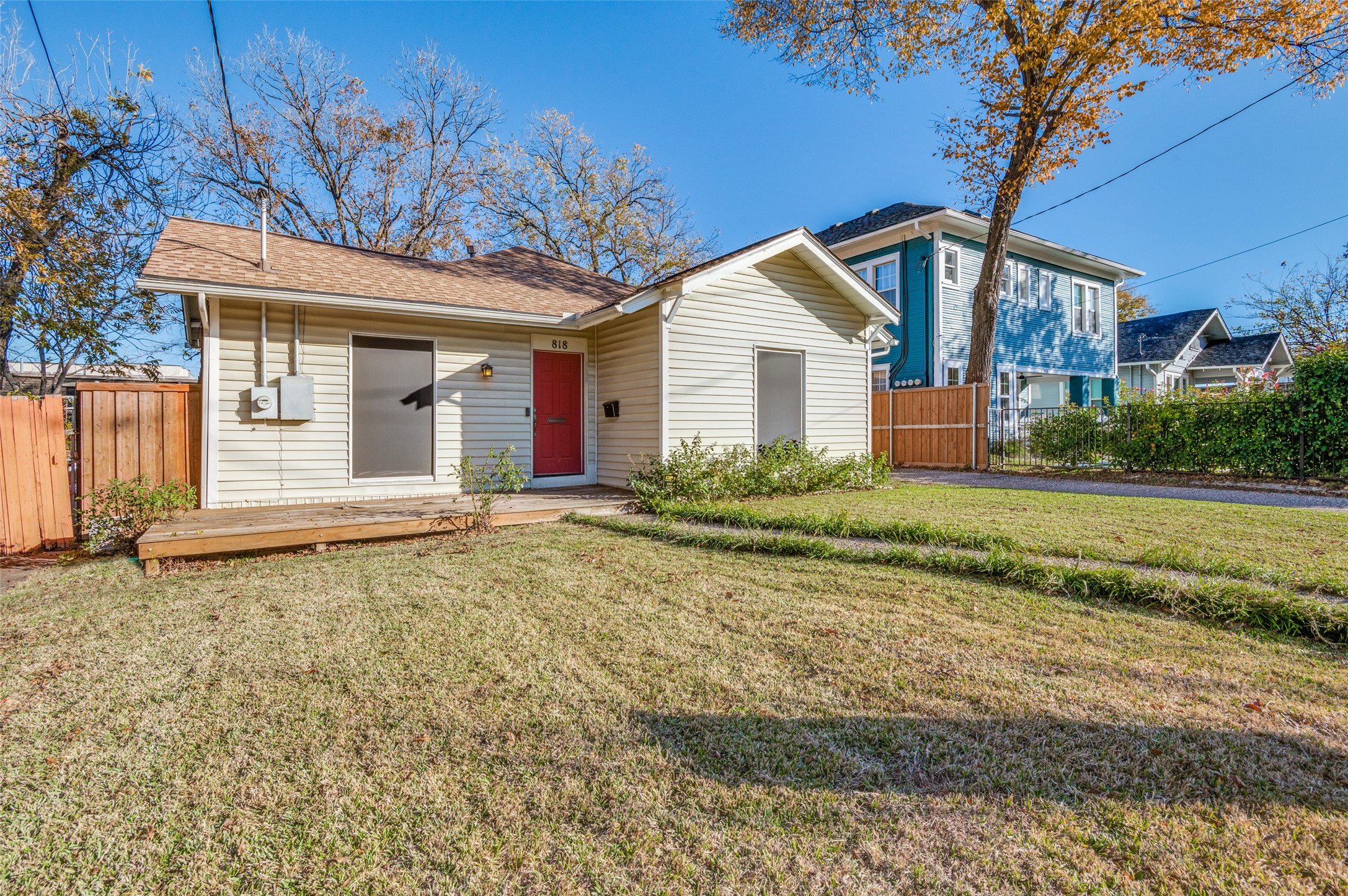 818 Elsbeth Street Dallas TX 75208