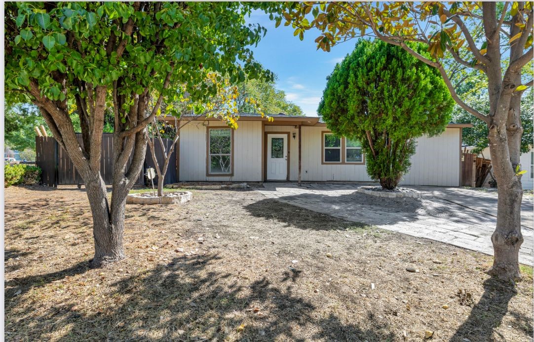 1422 Cardinal Street Arlington TX 76010