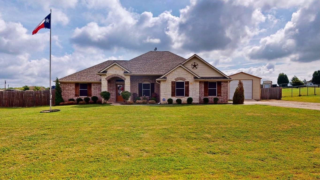 2451 Lake Ridge Circle Sanger TX 76266