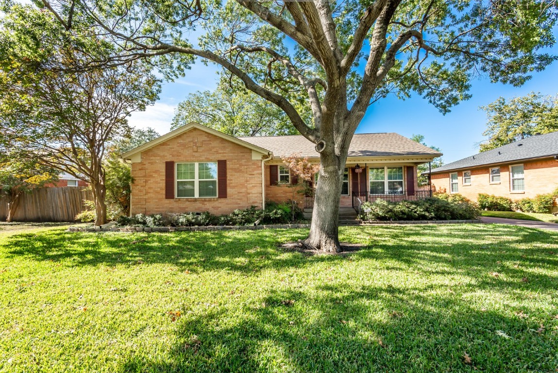 1934 Viewcrest Drive Dallas TX 75228