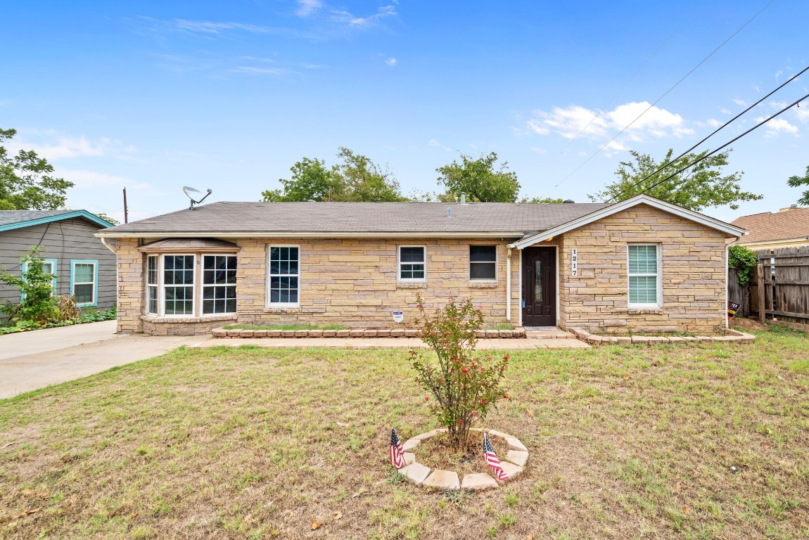 1217 Gibbins Road Arlington TX 76011