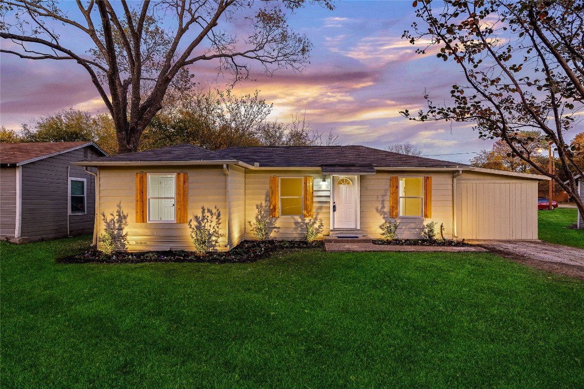 908 Edgewood Street Ennis TX 75119