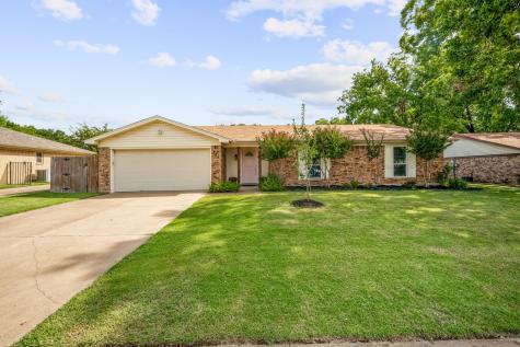 124 Amory Drive Benbrook TX 76126