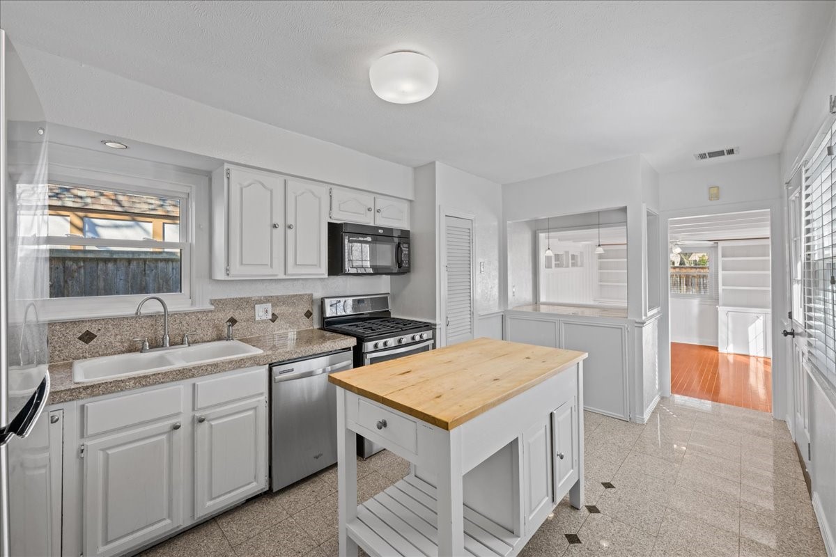 6043 Llano Avenue Dallas TX 75206