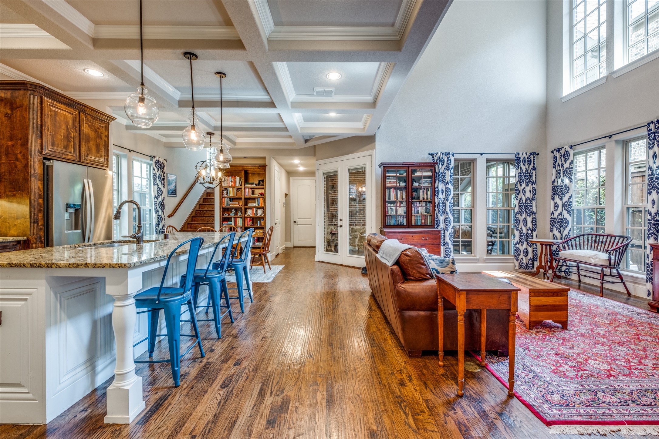 1038 Shadyside Lane Dallas TX 75223