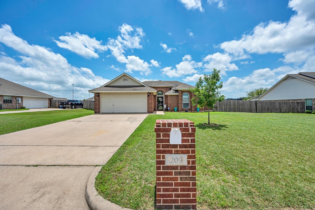 209 Pearl Drive Hewitt TX 76643