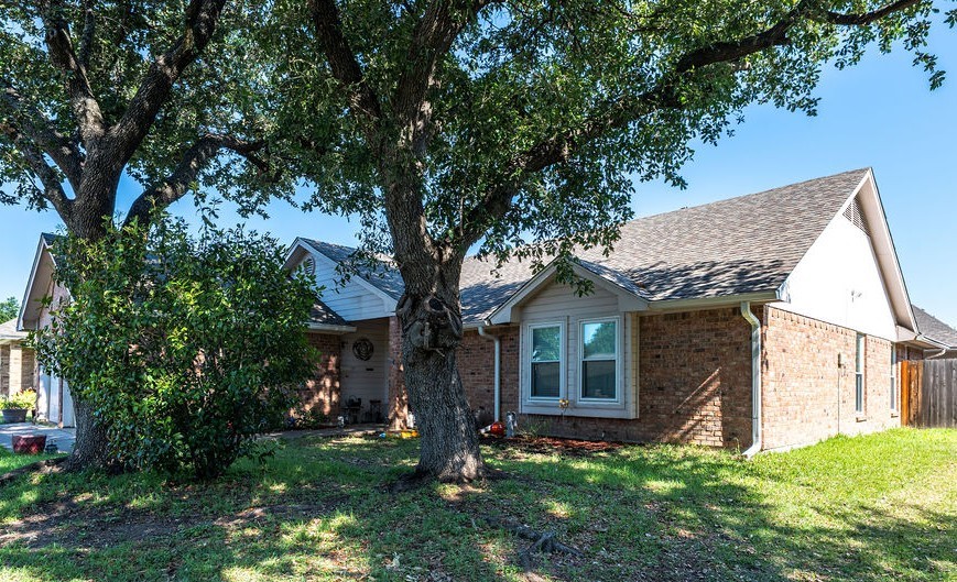 6852 Megan Lane North Richland Hills TX 76182