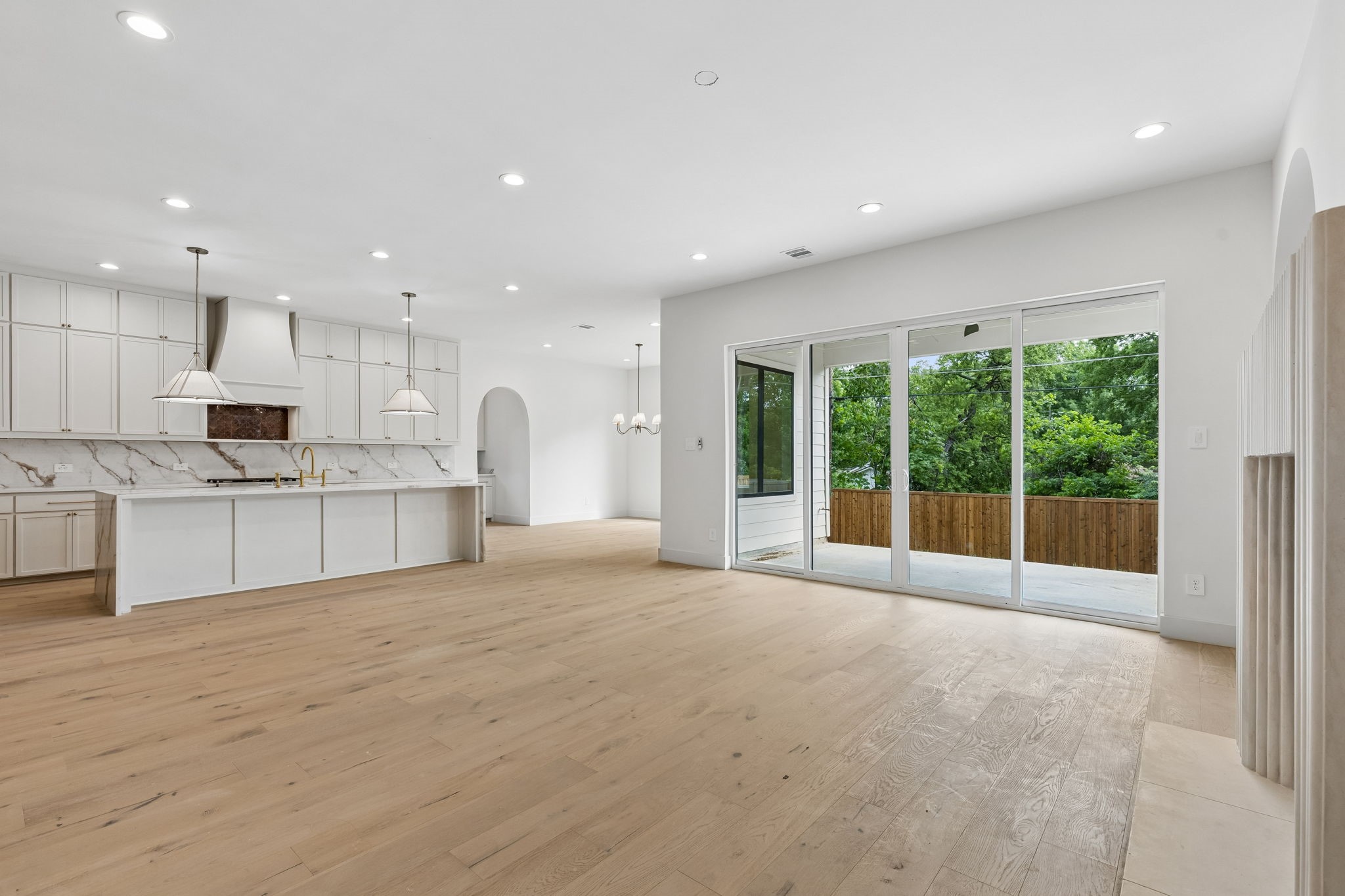 906 Cristler Avenue Dallas TX 75223